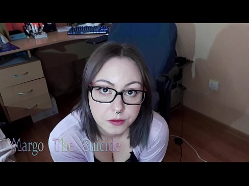 ❤️ Nighean gnèitheach le speuclairean a’ suirghe Dildo gu domhainn air a’ chamara ❤️  Pornografach  leinn  ❌️